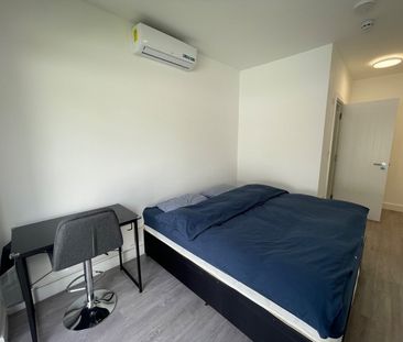 Room in a Shared House, Greyhound Hill, NW4 - Photo 2