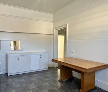 Updated and ready, right in the City Centre! - Photo 1