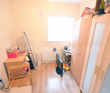 2 Bedroom Mid Terraced House for rent in Park View Avenue - Photo 4
