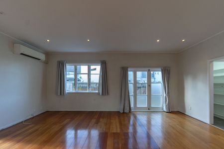 Cute 3-Bedroom House in Claudelands - Photo 4