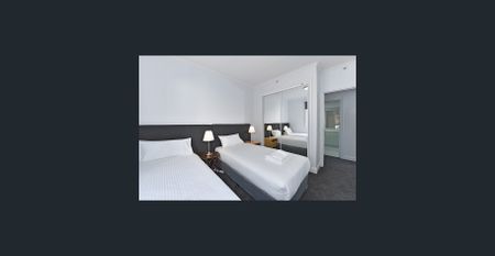 CBD Fully furnished 3 bed 2 bath, close to everything ! - Photo 5