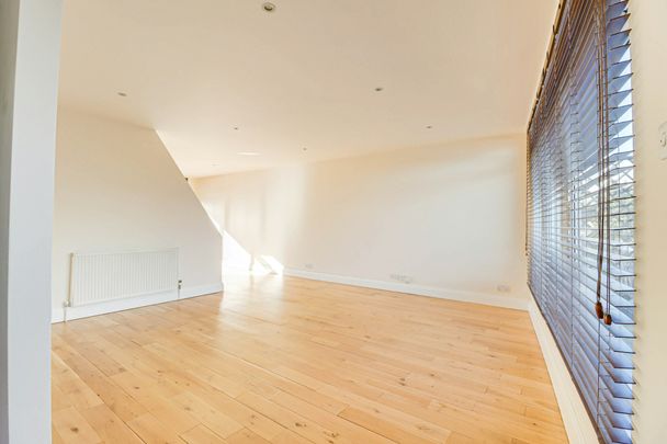 Church Green Row, Church Green, Harpenden, AL5 2TW - Photo 1