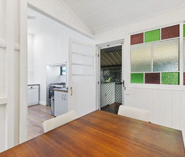 The perfect furnished cottage style home in Wilston - Photo 5