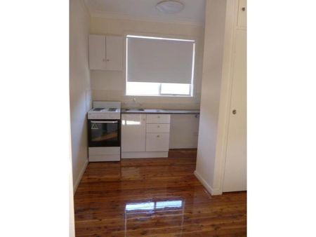 Bedsitter In Central Albury - Photo 2