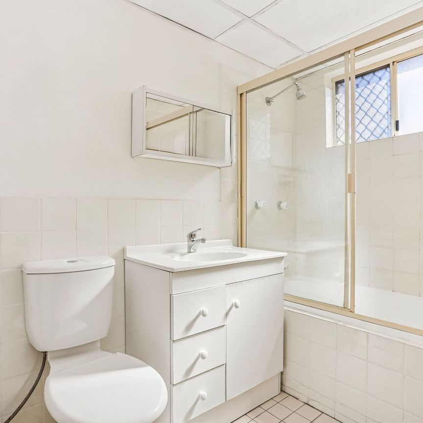 One Bedroom Apartment in Prime Location - Photo 1