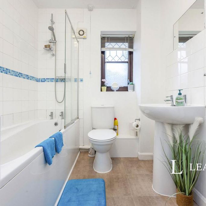 2 bedroom end of terrace house to rent - Photo 1