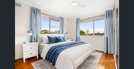 Light Filled, Elevated Residence In A Prime Pocket - Photo 2