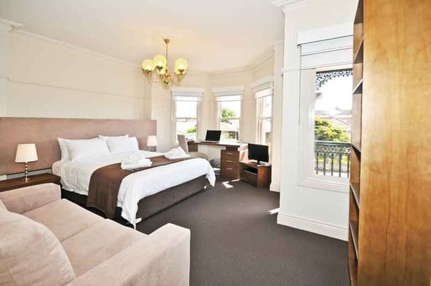 Room 6 (Ensuite) - Photo 1