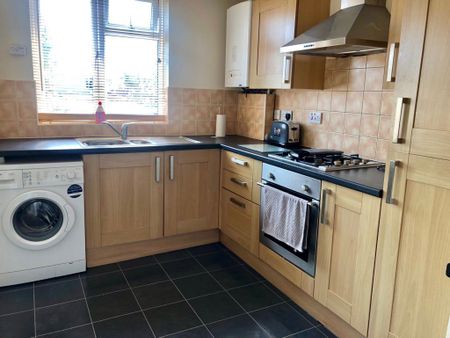 CHRISTCHURCH ROAD, IIFORD (P00335) - Photo 3