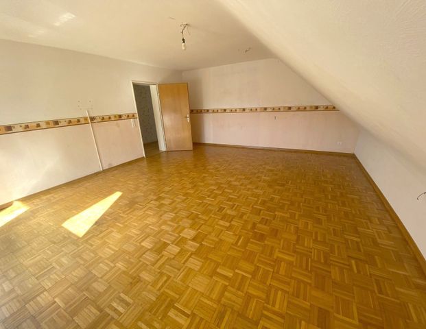 Lichtdurchflutete 4-Zimmer-Dachgeschosswohnung mit Balkon, Tageslichtbad & Garage in Trier-Ehrang! - Photo 1
