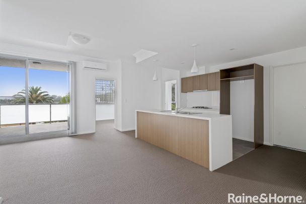 Modern Apartment in Gosford CBD - Photo 1