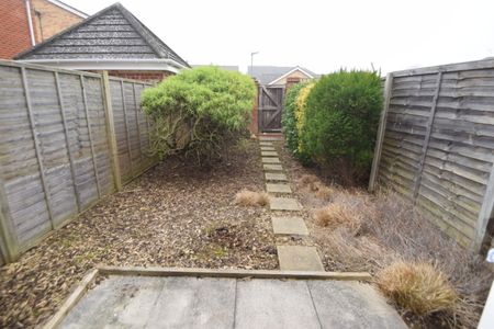 3 bedroom Town House - Epsom Close, Stevenage - Photo 3