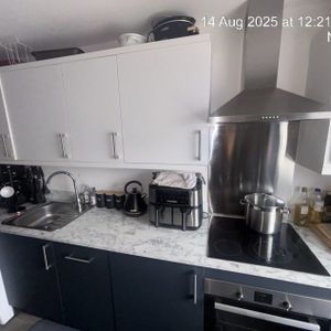 1 Bed Flat - Photo 2