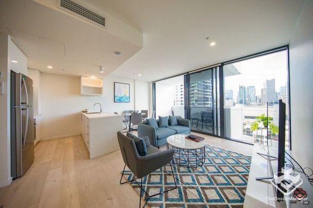 Furnished 2 Bed 2 Bath + 1 Carpark with Stunning Views - Photo 1