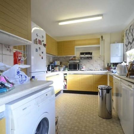 1 bedroom in a house share to rent - Photo 3