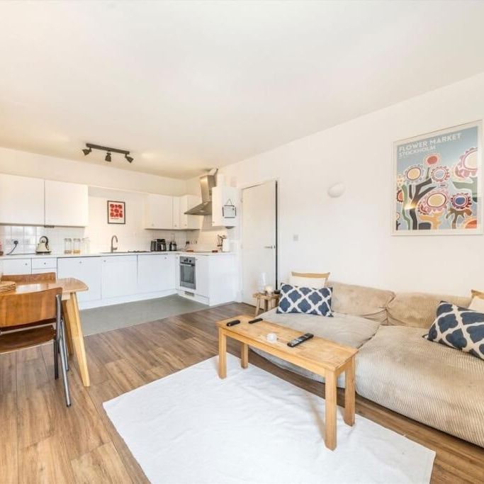 2 Bed Flat, All Nations House, E8 - Photo 1