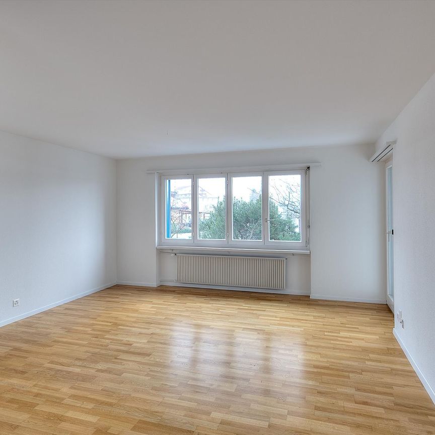 Hochparterre mit grossem Balkon - Photo 1