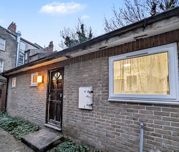 1 Bed Bungalow, Cedar Place, SE7 - Photo 5