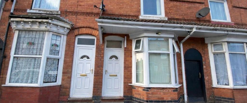3 bedroom terraced house to rent - Photo 1