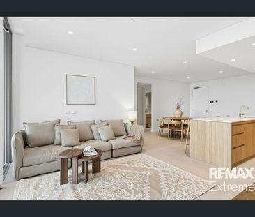BRAND NEW, LUXURIOUS & NEVER BEEN LIVED IN - Photo 1