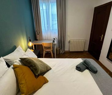 Room in a shared 8-bedroom apartment for rent in Sol, all bills included - Photo 1
