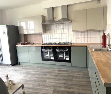 6 bedroom flat to rent - Photo 2