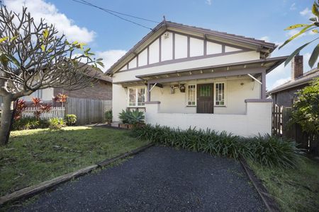 Double-Brick Family Home in a Peaceful Cul-de-Sac - Photo 4