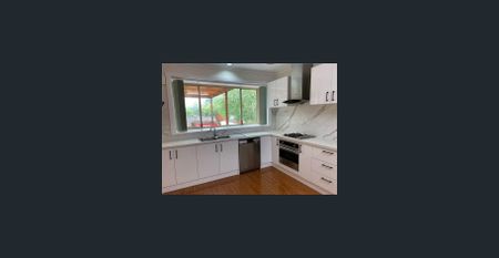 Spacious family home in a prime position - Photo 3