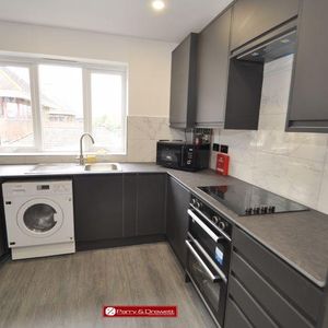 1 bedroom in a flat share to rent - Photo 2