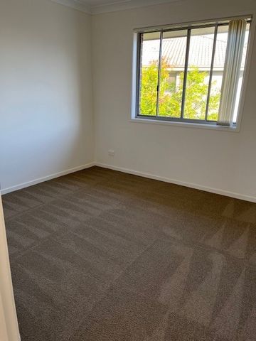 3 BEDROOM TOWNHOUSE FOR RENT - Photo 2