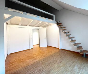 Grosszügige und charmante Dachwohnung mit 5 m Raumhöhe! - Photo 1