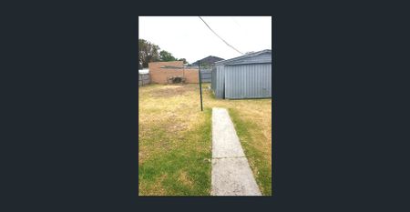Family home in central pocket of St Albans - Photo 2