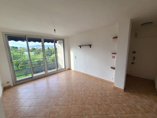 Appartement 3 pièces 53m2 MARSEILLE 9EME 952 euros - Photo 1