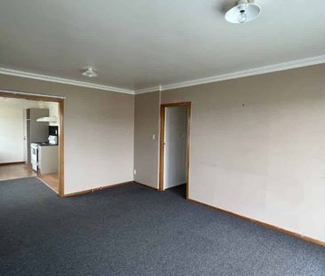LEVIN - 3 BEDROOM - Photo 3