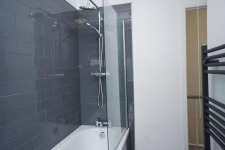 3 bedroom terraced house to rent - Photo 4
