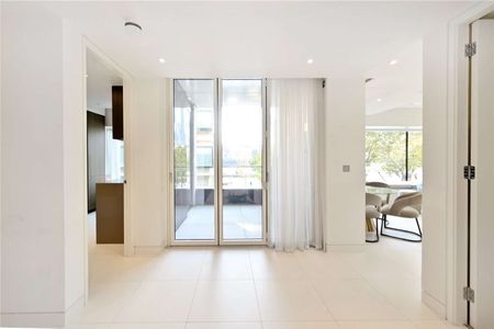 A beautifully appointed 2 bedroom apartment situated on the first floor of this prestigious development, well located for the City and located directly on the River Thames. - Photo 3