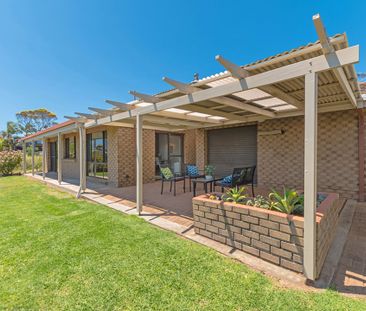 Relaxed Coastal Living with Stunning Sea Views &excl;&excl;&excl; - Photo 6
