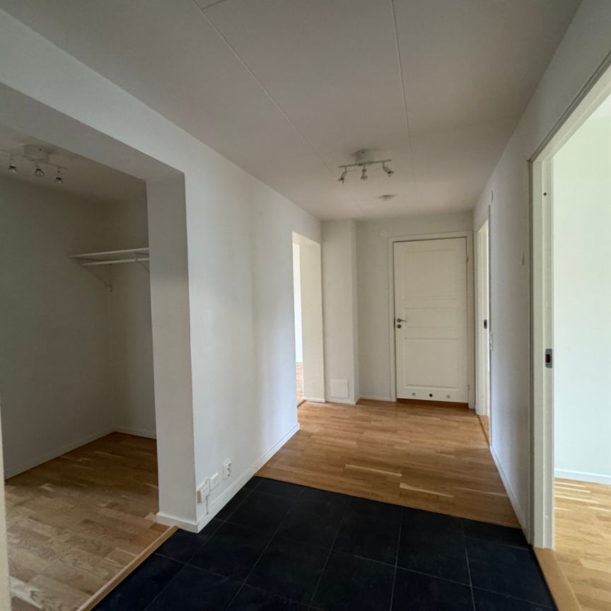 Svenljungag. 4A – 3 rok (lgh 1202) - Photo 1