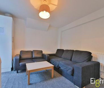 6 bedroom terraced house to rent - Photo 3