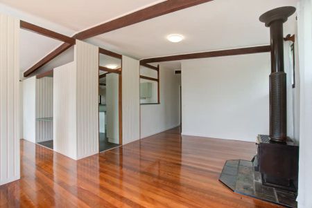 “Like to entertain with city views? Need dual living? Garden maintenance included” - Photo 5