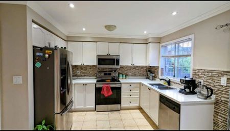 For Lease - 15 Bayridge Drive, Brampton, Ontario - Photo 2