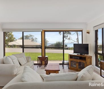 Large Family home with stunning views - Photo 3