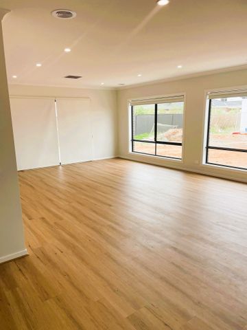 A Home That Speaks Comfort and Style! - Photo 2