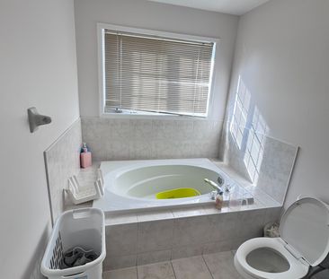 For Lease - 188 Willow Park Drive, Brampton, Ontario - Photo 5