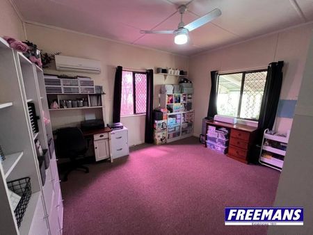 Fabulous Family Home with 9x7.5m shed extra high for mobile home & boat - Photo 4
