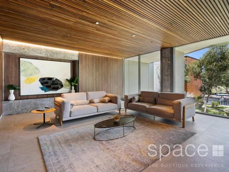 Life in the Quay - Photo 4