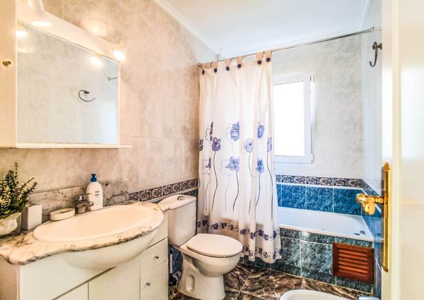 Chalet Vacacional con la piscina privada en La Zenia