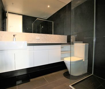 Perfectly Located Boutique Style Apartment - Photo 3