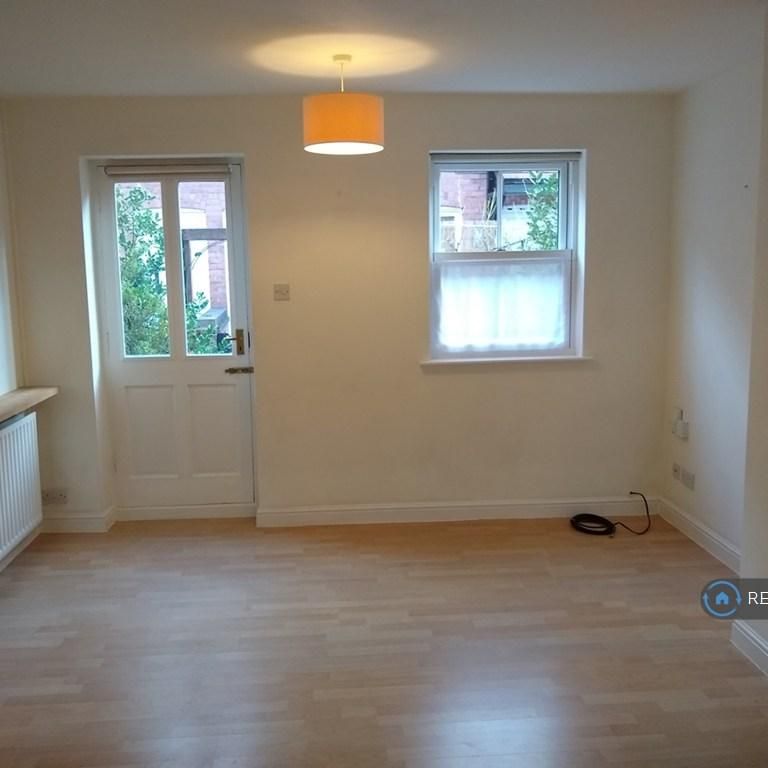 2 bedroom end of terrace house to rent - Photo 1