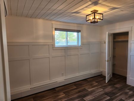 806 BROADWAY AVENUE - Photo 4